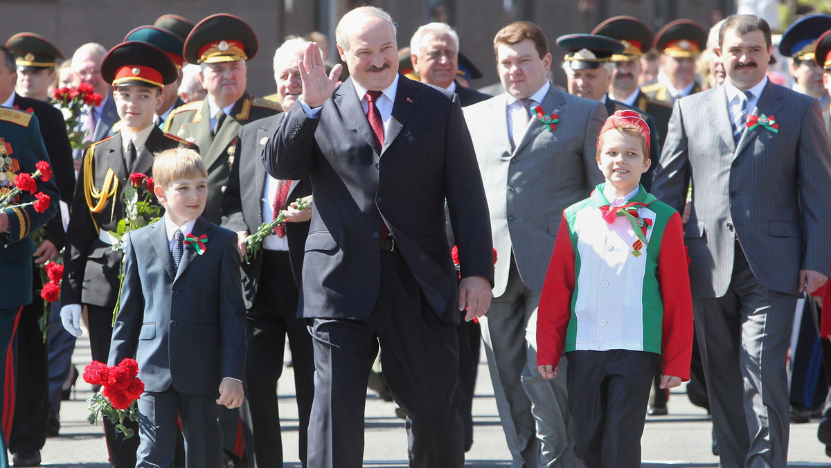 Prezydent Białorusi Alaksandr Łukaszenka zdymisjonował dziś ministra spraw wewnętrznych Anatolija Kuleszoua. Jak poinformowała prezydencka służba prasowa, kierownictwo resortu powierzono dotychczasowemu wiceministrowi Igorowi Szunewiczowi.