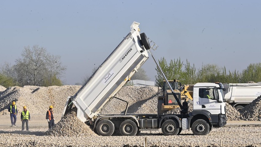 Radovi na Makiškom polju