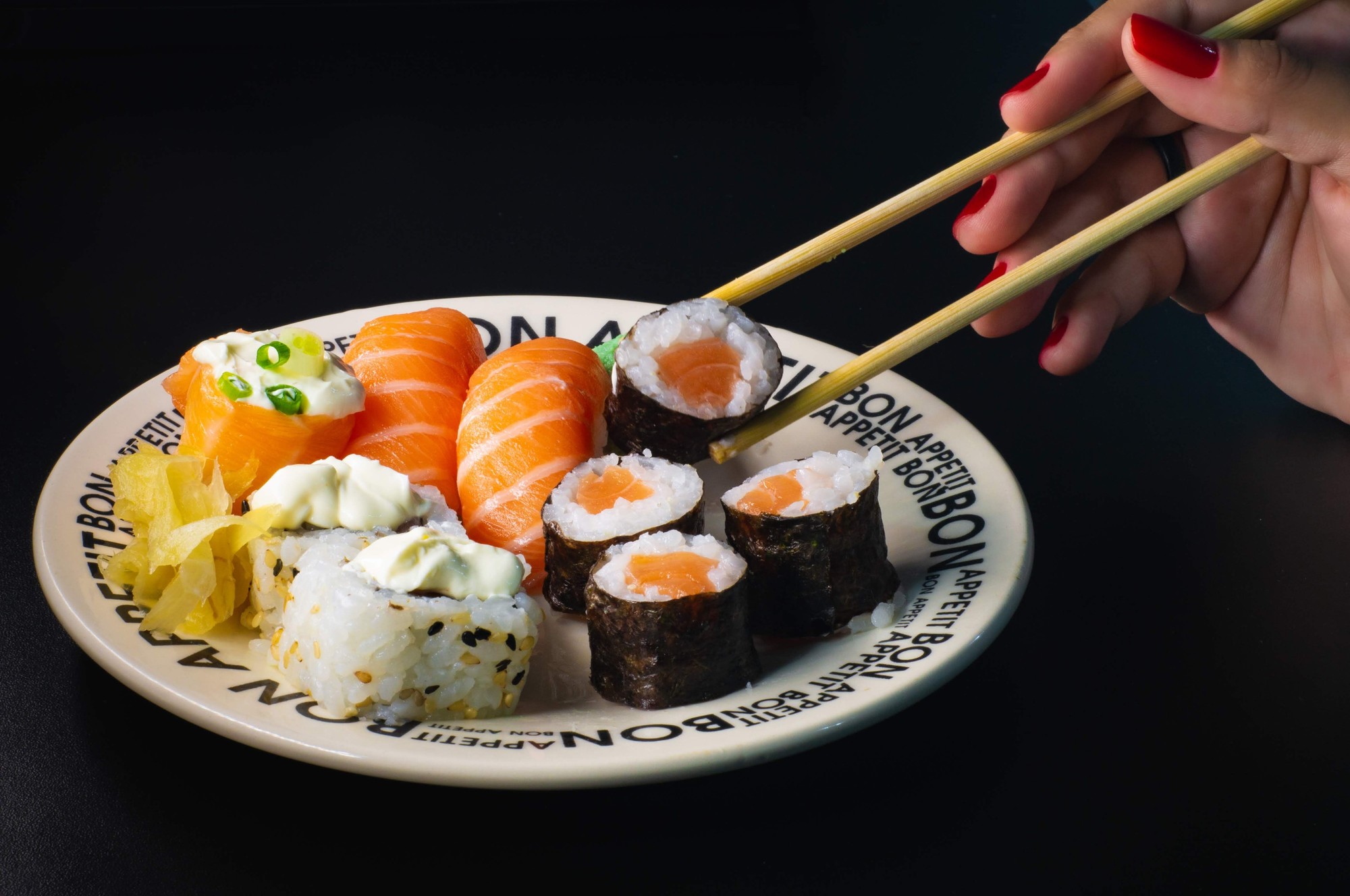 Samotné sushi nevysvetľuje náhly nedostatok ryže.