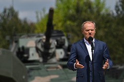 Tusk: Silna polska armia to najlepsza odpowiedź na traumę II wojny