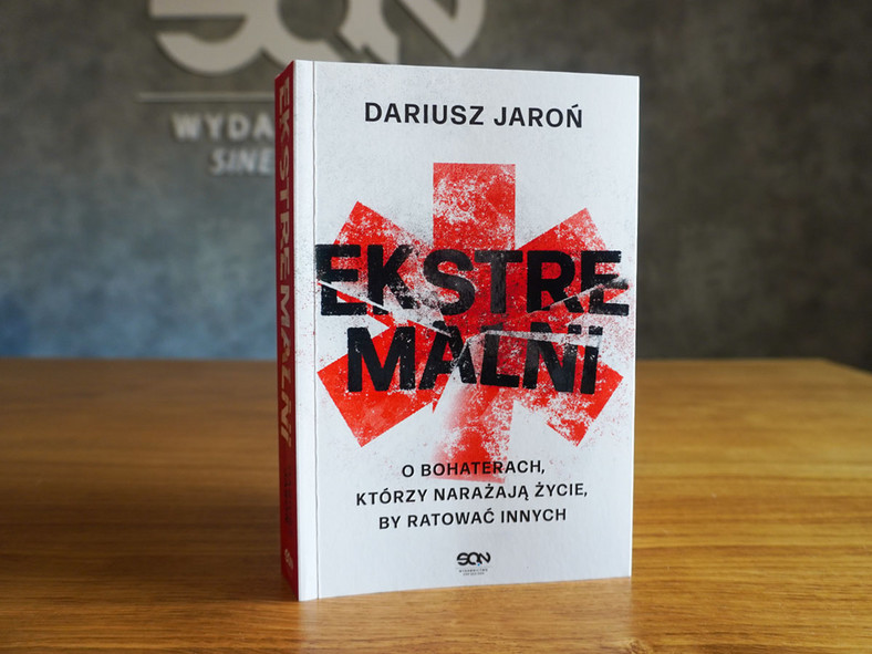 Dariusz Jaroń i "Ekstremalni. O bohaterach, którzy narażają życie, by ratować innych" (okładka)