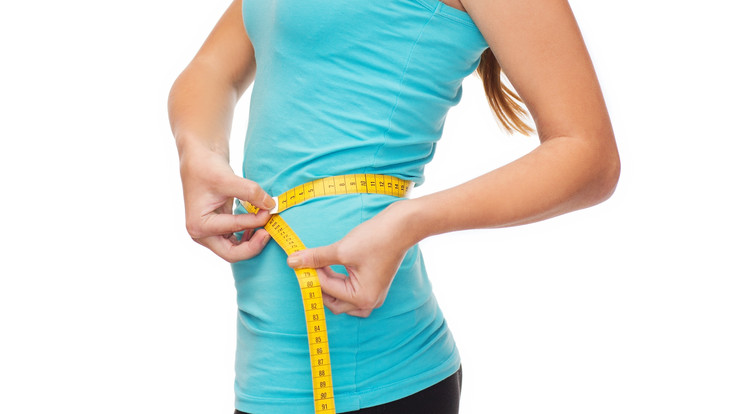 Egészségünk szempontjából sem mindegy, mennyit mutat a mérőszalag. Nőknél 88 cm felett már magas a kockázata az elhízással összefüggő betegségek kialakulásának /Fotó: Shutterstock