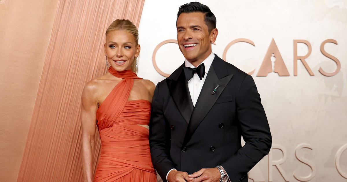 Kelly Ripa says she ate like her husband for 3 days to help fit into ...