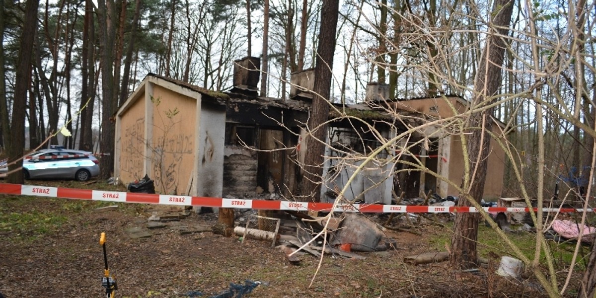 Zwęglone zwłoki znalezione w pustostanie