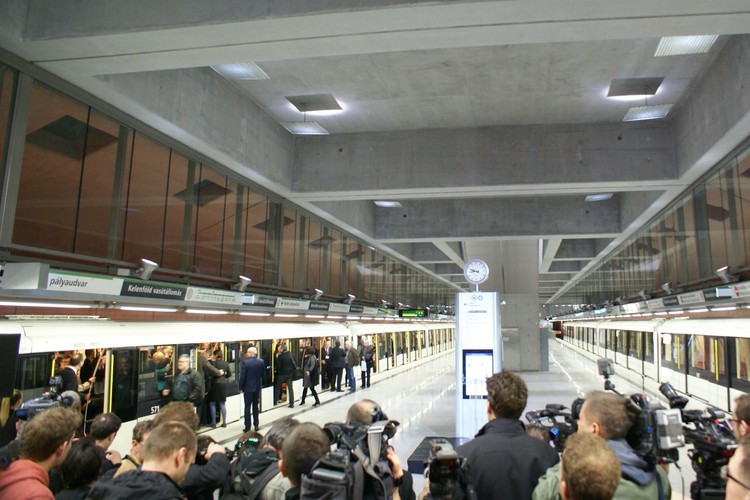 Metrem w Budapeszcie każdego dnia podróżuje około 1 mln pasażerów. Podziemna kolejna została tu otwarta w 1896 roku. Jest to tym samym najstarsze czynne metro w kontynentalnej części Europy. Fot. Konrad Majszyk