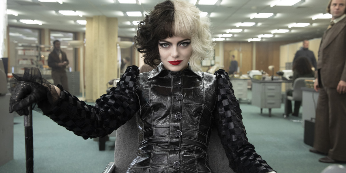 Emma Stone w filmie "Cruella". 