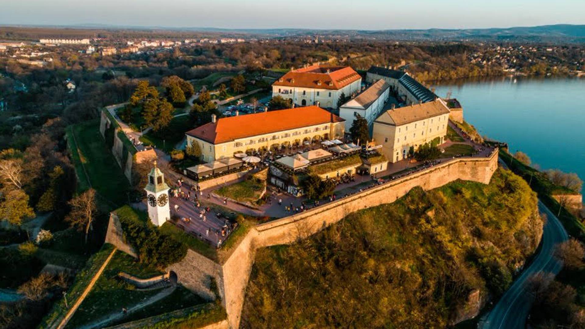 Da li je ovo garaža ili potkrovlje - ljudi ne mogu da veruju kakav stan se izdaje u Novom Sadu