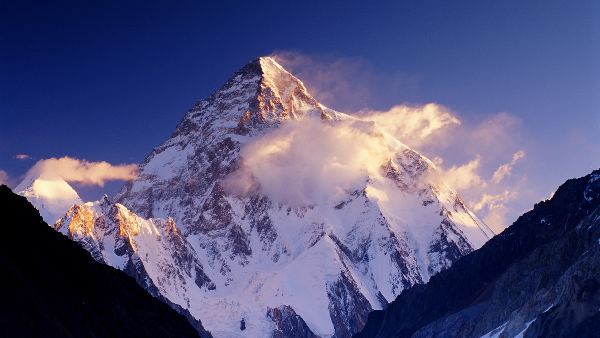Adam Bielecki, jako dziesiąty polski alpinista, zdobył drugi pod względem wysokości szczyt świata K2 (8611 m). Taką informację przekazał we wtorek smsem jego partner w wyprawie Marcin Kaczkan.