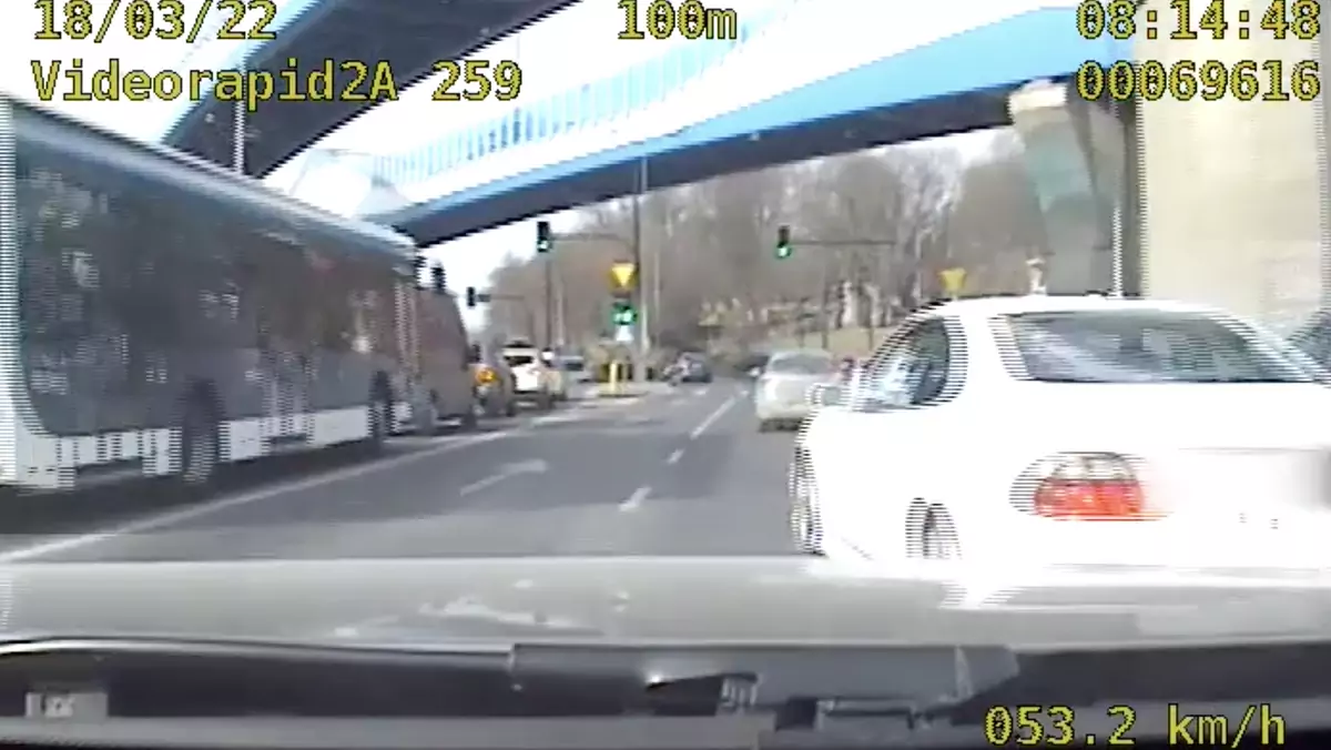 Policjanci z grupy Speed zatrzymali stwarzającego zagrożenie kierowcę Mercedesa