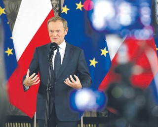 Wehikuł czasu przewodniczącego Tuska [OPINIA]