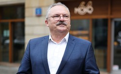 Marek Jakubiak zaskakuje: Żyję w związku partnerskim, ale ustawy bym nie podpisał