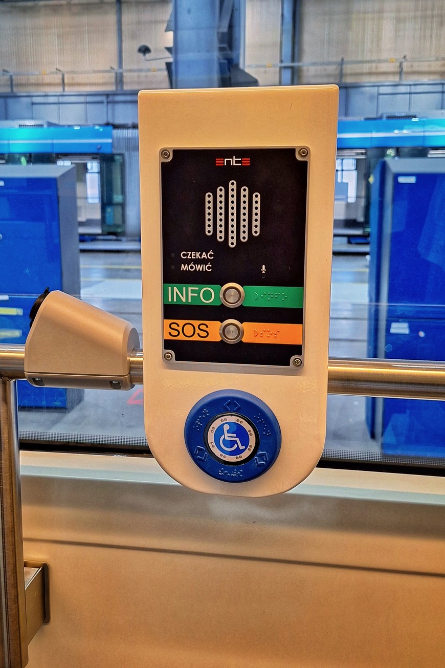 PESA ma udogodnienia dla pasażerów m.in. system komunikacji z motorniczym