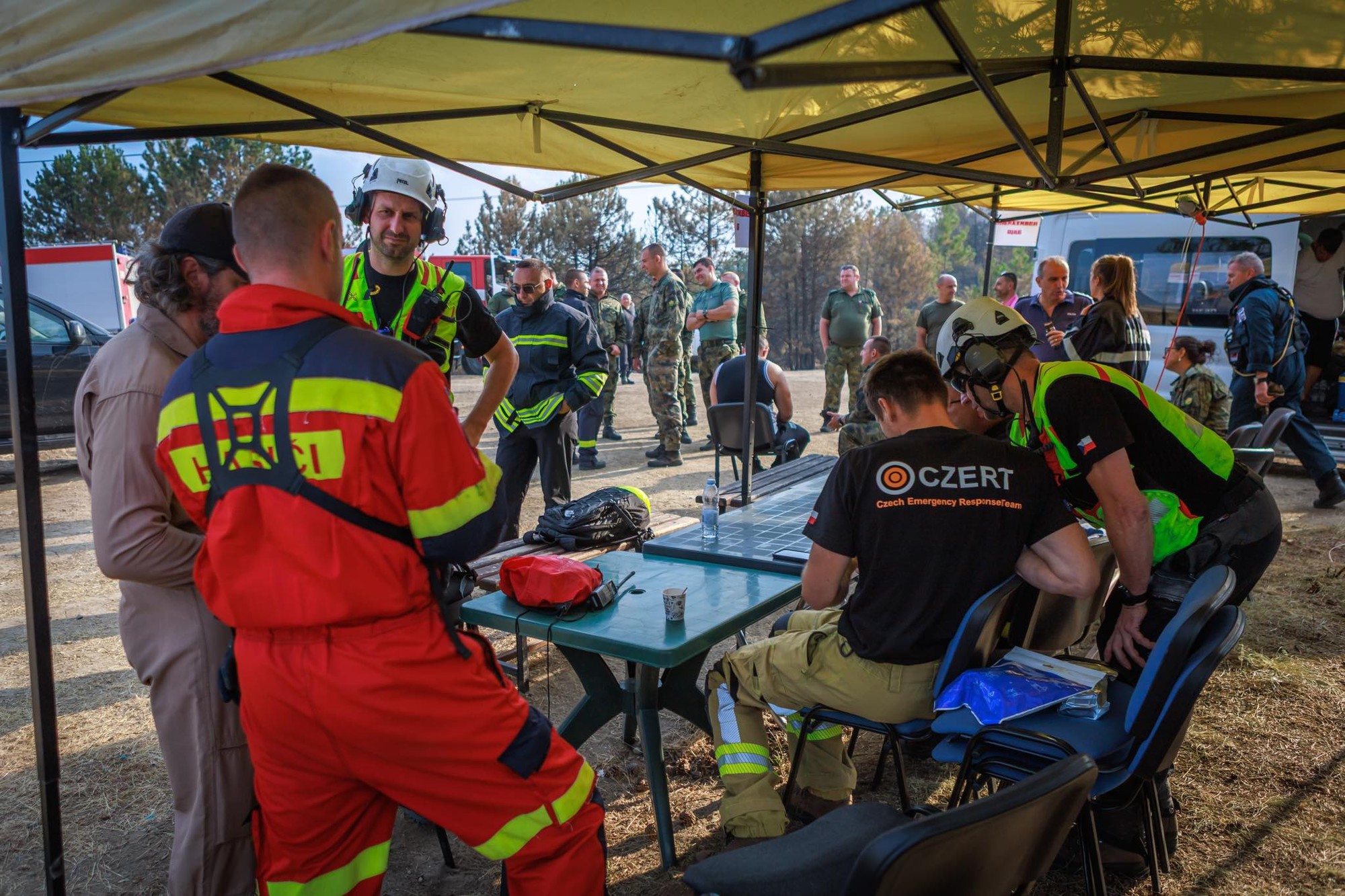 Slovenskí hasiči bojujú v Bulharsku s rozsiahlym lesným požiarom.