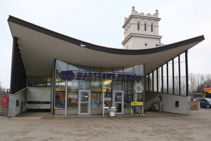 Stacja kolejowa PKP Warszawa Powiśle się sypie
