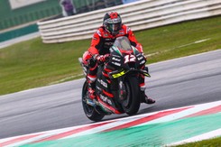 W motocyklowych mistrzostwach świata pojadą tylko pełnoletni