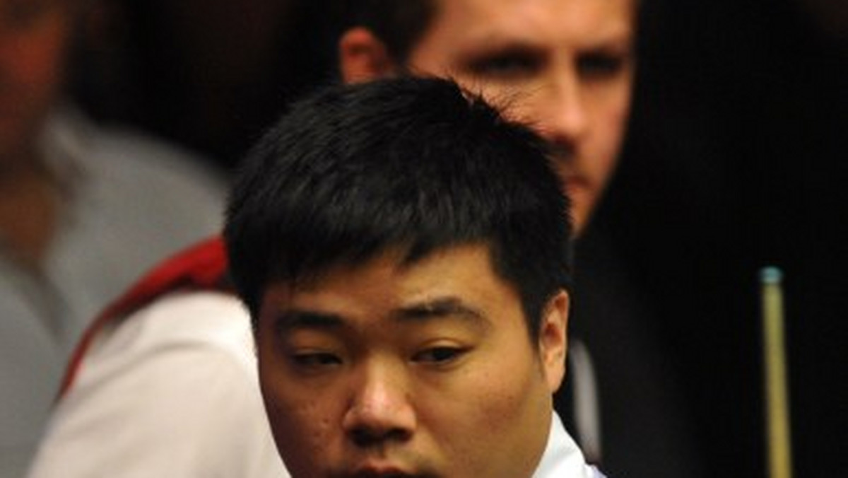 Faworyt miejscowych kibiców, Ding Junhui już na starcie odpadł z tegorocznego turnieju Shanghai Masters. 25 letni snookerzysta przegrał niespodziewanie z Markiem Kingiem.