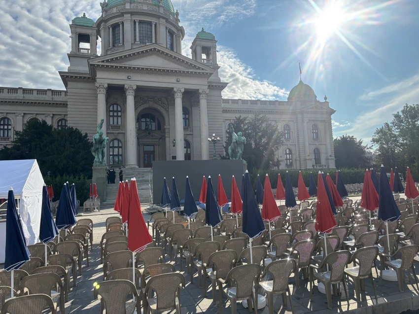 Bina ispred Skupštine Srbije