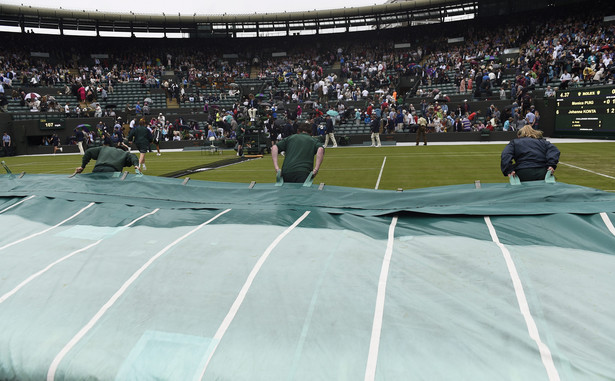 Wimbledon: Mecze przerwane przez deszcz. Radwańska musi czekać