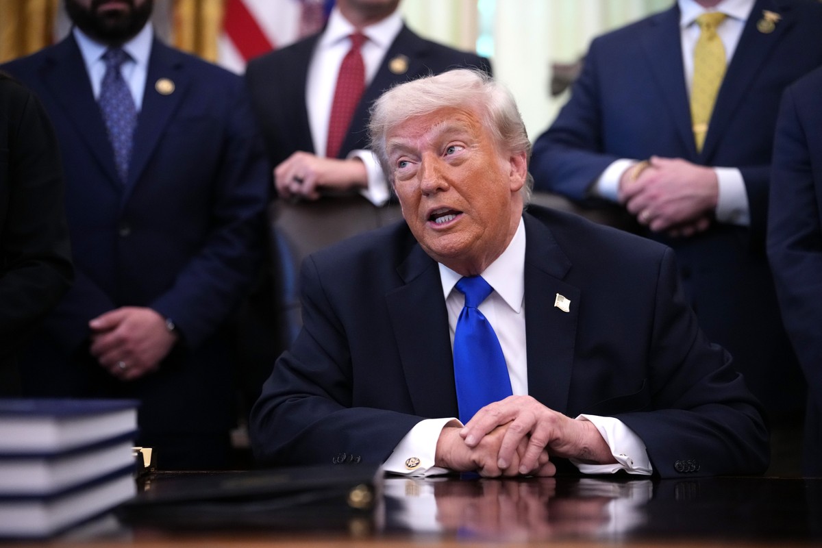 Donald Trump znosi cła na jeden produkt. "Na cześć króla i królowej"