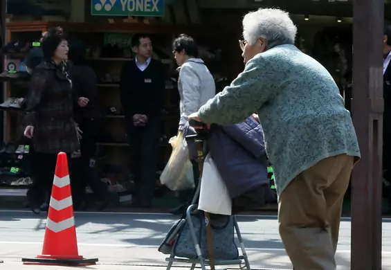 Japonia się starzeje. Wymowna decyzja firmy produkującej pieluchy