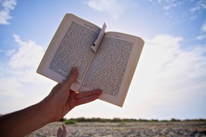 Książki na wakacje, romanse TaniaKsiążka.pl - Trendy i inspiracje - Vimarsana News