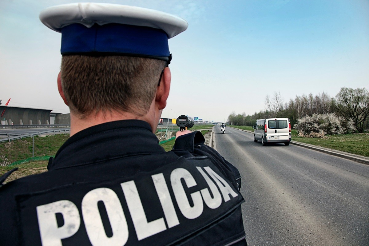 Łatwiej założyć mundur policjanta. Bez testu wiedzy i sprawnościowego [Nowelizacja]