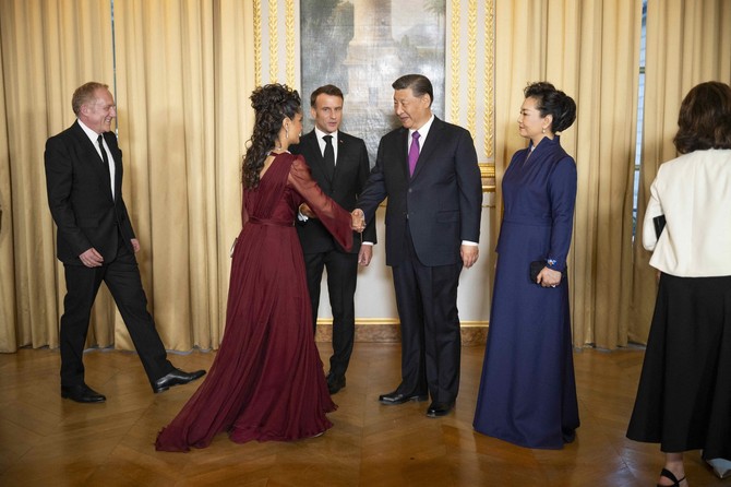 Gala veče u Parizu