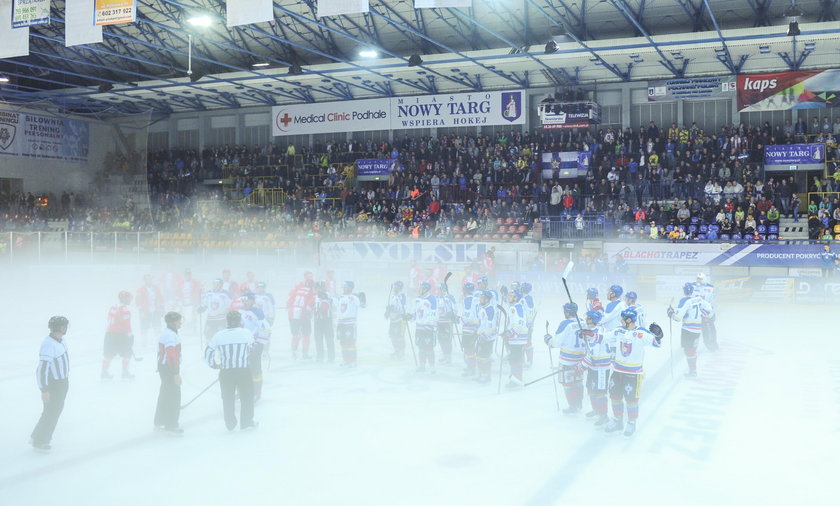 Superpuchar Polski w hokeju na lodzie: Mecz TatrySki Podhale - Cracovia przerwany z powodu mgły