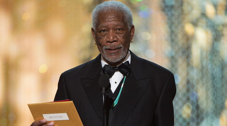 Morgan Freeman amellett, hogy sütit evett, konferált is a színpadon /Fotó: Northfoto