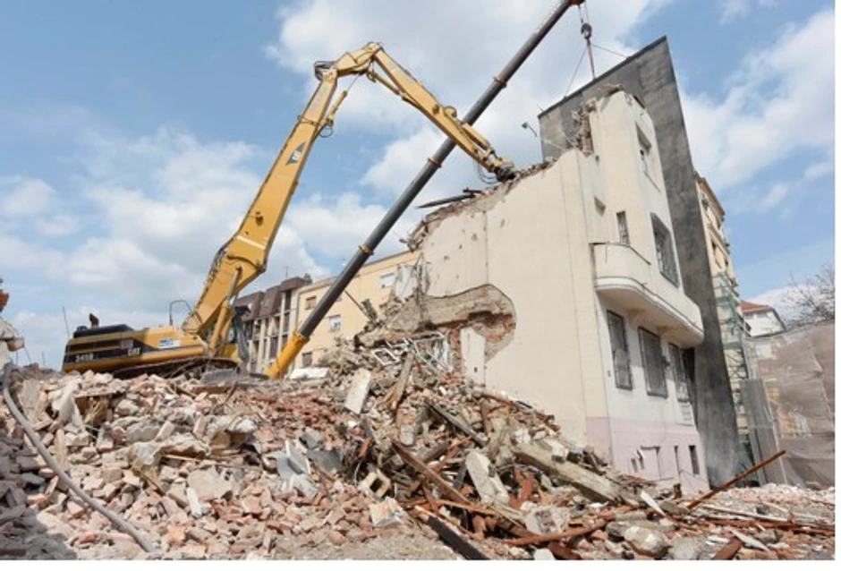 Rušenje bivše američke ambasade