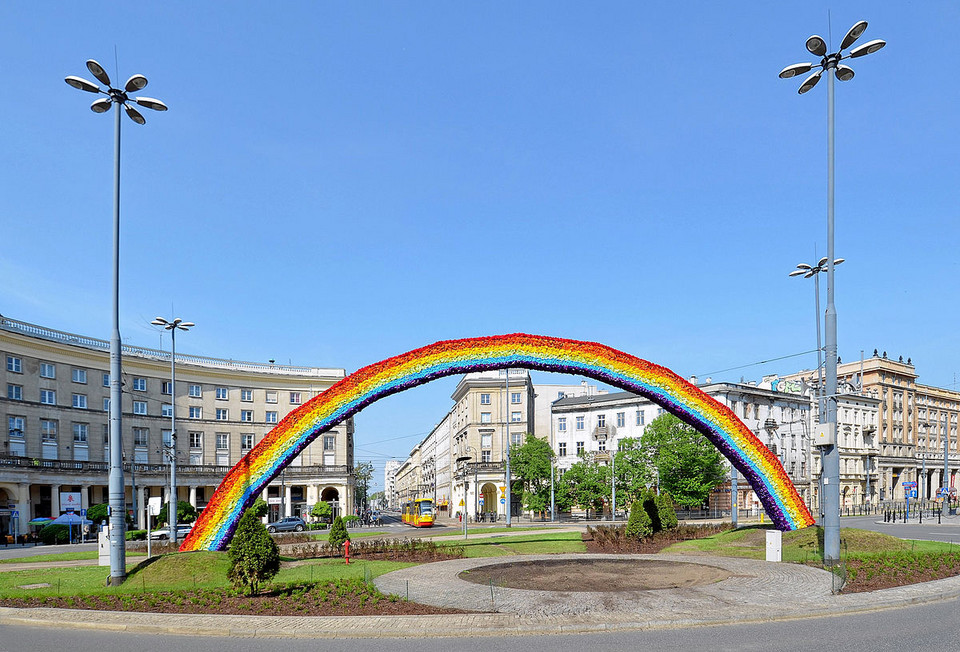 Pewna stolica, której odebrano kolory. "Tęcza" na Placu Zbawiciela