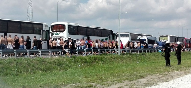 Jest śledztwo w sprawie bójki kiboli na parkingu przy autostradzie A1