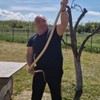 Vladica izvukao zmiju iz bunara koja je duža i od njega