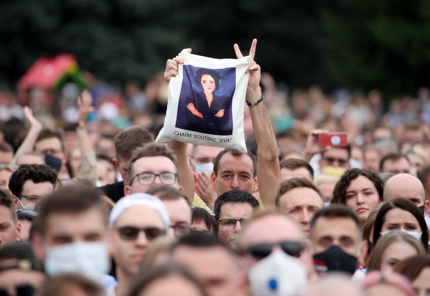 Pristalice Svetlane Tihanovske u Minsku