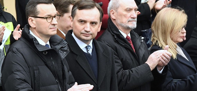 Śledczy biorą się za maile Dworczyka. "Może to uderzenie Ziobry w Morawieckiego"