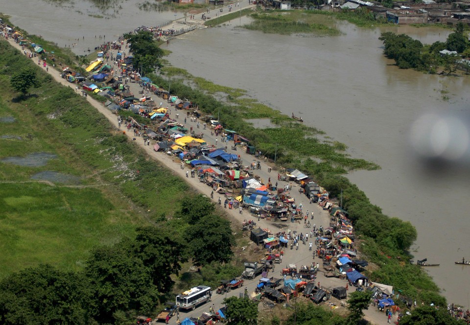 NEPAL POWÓDŹ