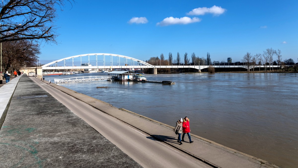 Levonult az árhullám a Tiszán, a szegediek újra használatba vehetik a rakpartot