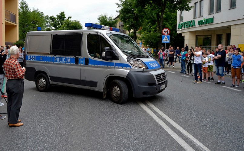 MĘŻCZYZNA ZABARYKADOWAŁ SIĘ W MIESZKANIU