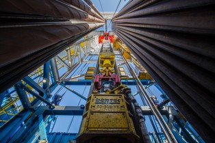 Bloomberg: Surowce energetyczne przyniosły Rosji najniższe dochody od 14 miesięcy