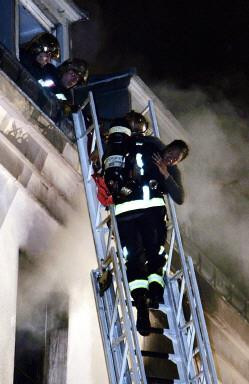 Pożar w paryskim hotelu / 04.jpg