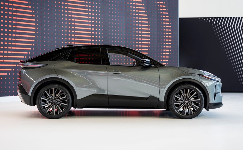 Nowa Toyota C-HR+