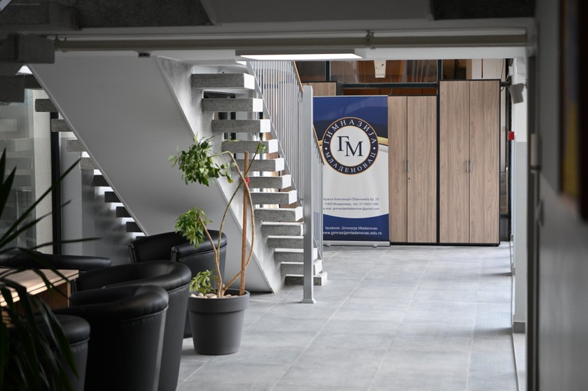 Gimnazija u Mladenovacu