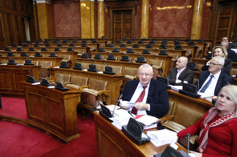 Deo opozicije u sali, deo bojkotuje rad skupštine