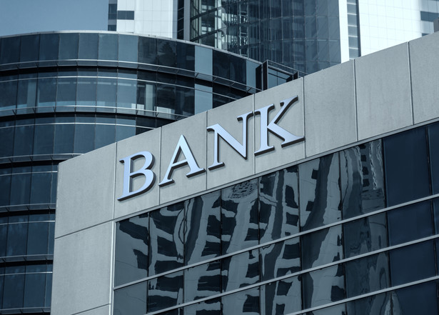 Polacy coraz częściej występują do sądów z roszczeniami wobec banków