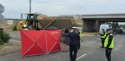 Jechała przez budowę autostrady. Auto 44-latki zostało zmiażdżone