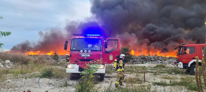 Sobolew. Pożar składowiska nielegalnych odpadów