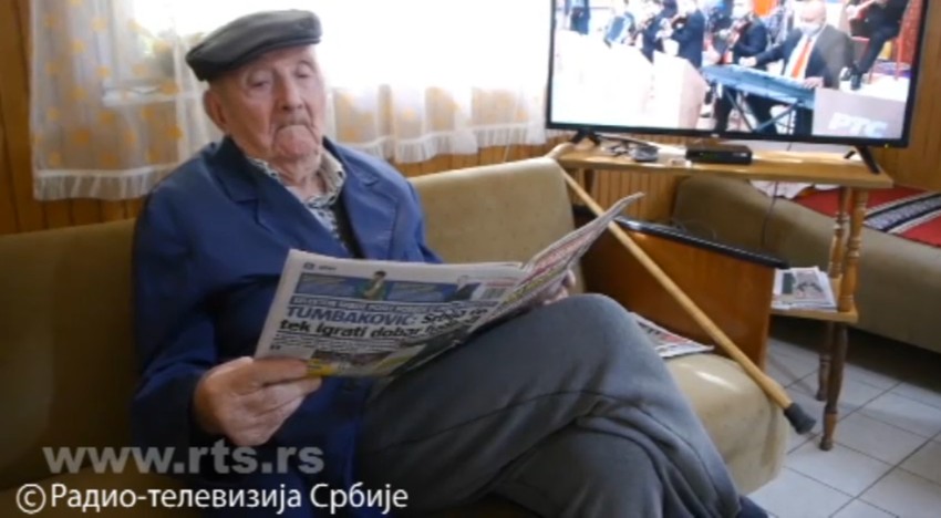 Deda Borivoje vesti stalno prati, a kako kaže, najviše ga interesuje spoljna politika Srbije