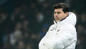 Manchester United could wait until the end of the season to try and lure Paris Saint-Germain boss Mauricio Pochettino back to the Premier League