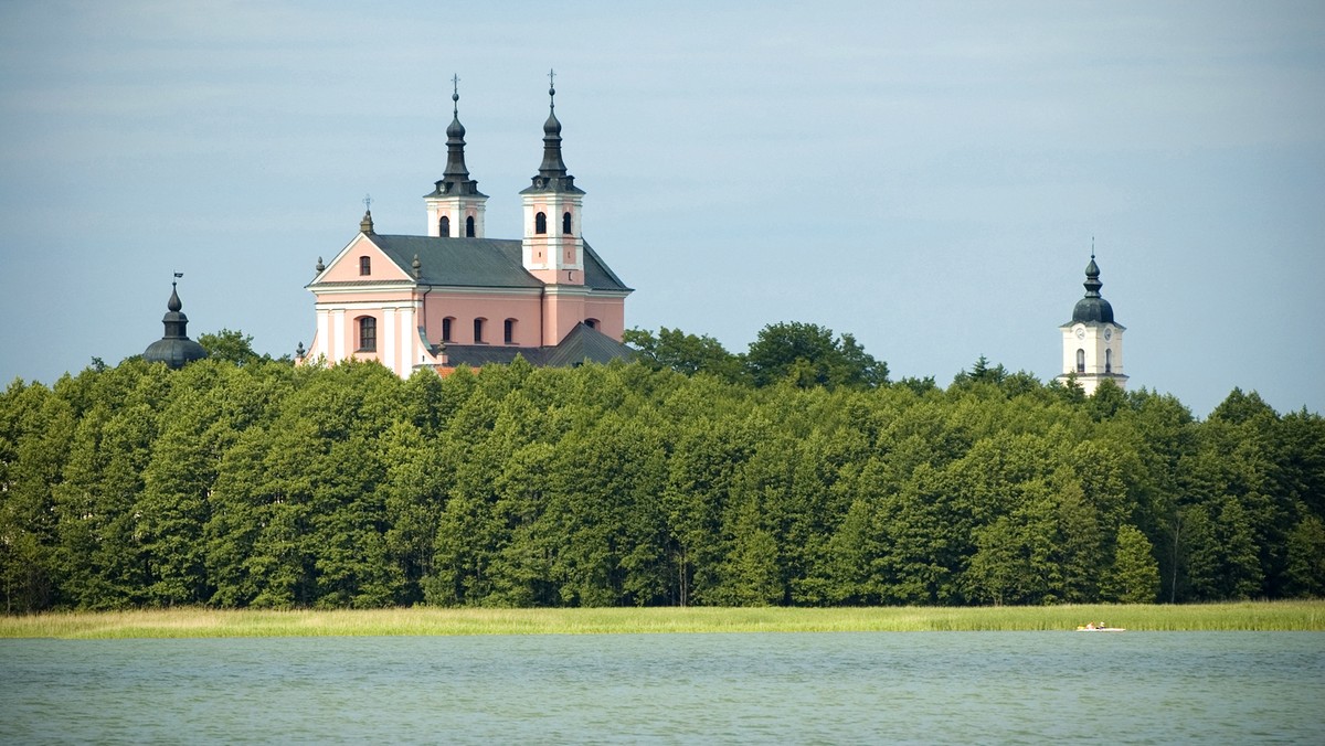 125 tys. turystów odwiedziło w 2017 r. Wigierski Park Narodowy (Podlaskie). Główne tegoroczne atrakcje parku to spływy Czarną Hańczą, wycieczki Wigierską Kolejką Wąskotorową, rejsy statkiem Tryton oraz zwiedzanie klasztoru pokamedulskiego.