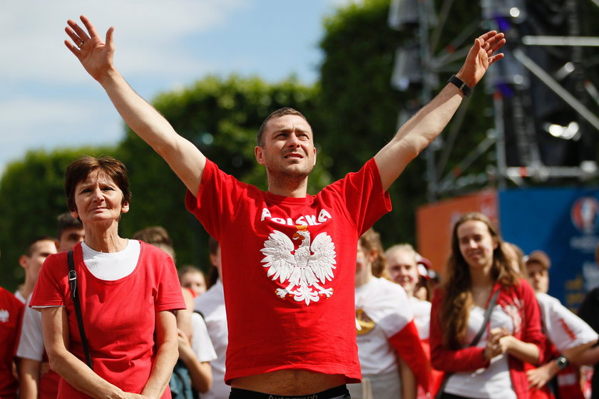 Gigantyczna flaga wesprze Polaków w meczu z Portugalią